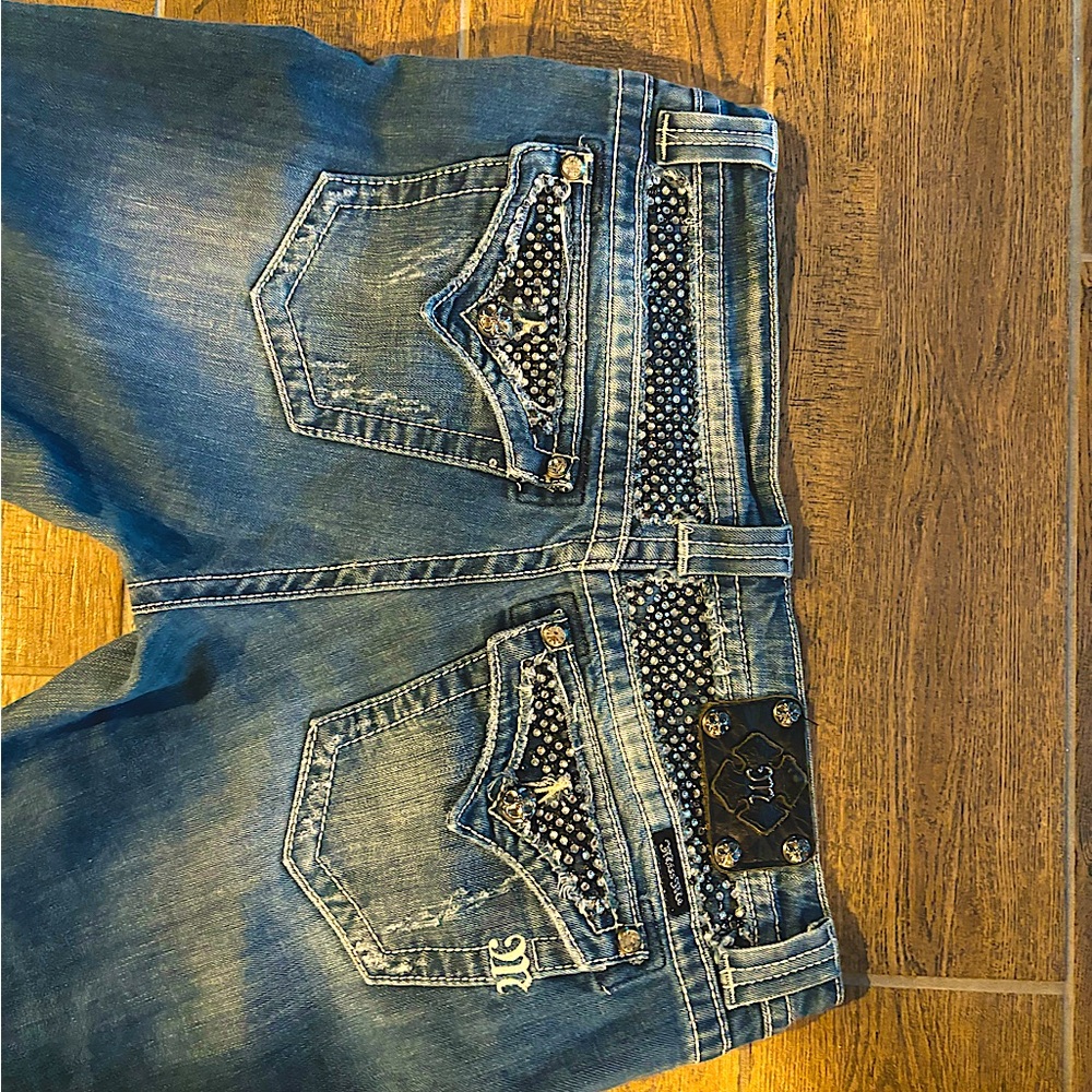 Miss me jeans size 31 only been worn once. Absolutely adorable!